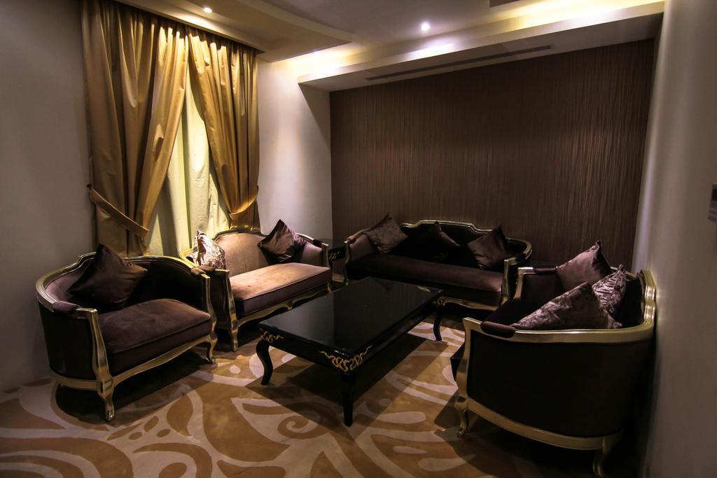 Rest Night Serviced Apartments- Alhamra Ριάντ Δωμάτιο φωτογραφία A living room in a hotel