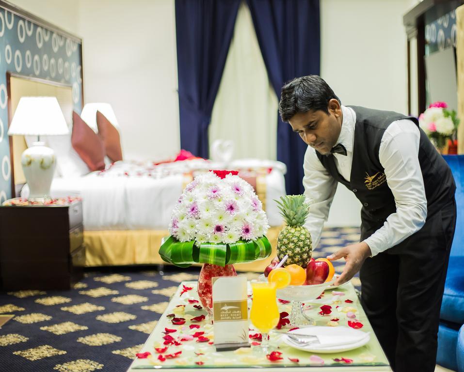 Rest Night Serviced Apartments- Alhamra Ριάντ Εξωτερικό φωτογραφία A room service attendant at work