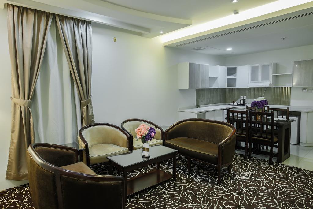 Rest Night Serviced Apartments- Alhamra Ριάντ Εξωτερικό φωτογραφία A living room in a typical apartment