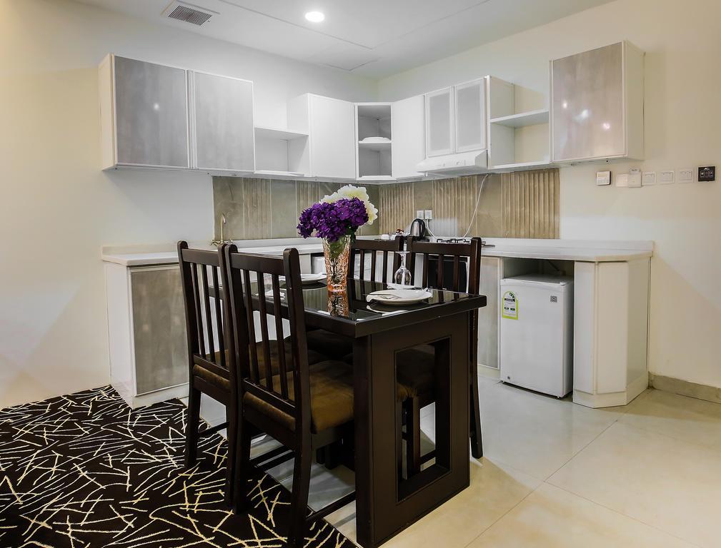 Rest Night Serviced Apartments- Alhamra Ριάντ Εξωτερικό φωτογραφία A kitchen in a serviced apartment in Cairo, Egypt